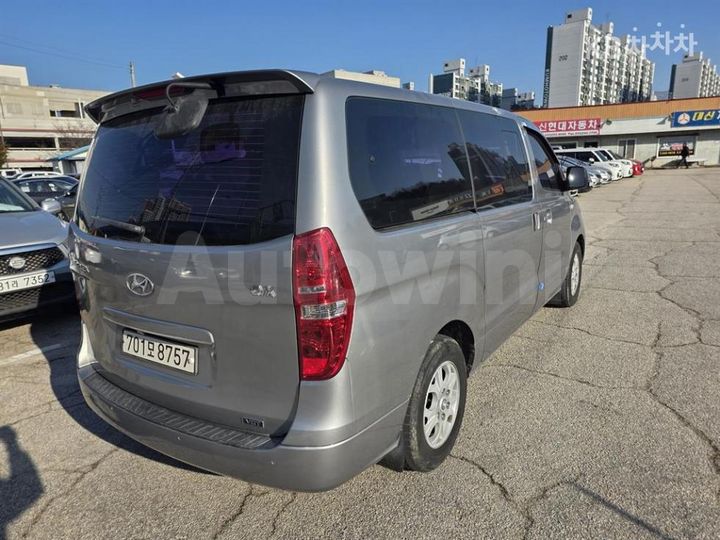 Hyundai Starex 2011 — 5