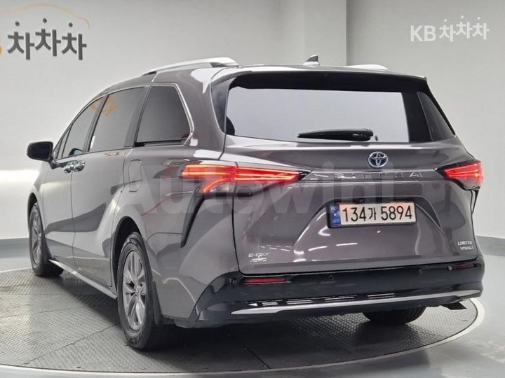 Toyota Sienna 2023 — 2