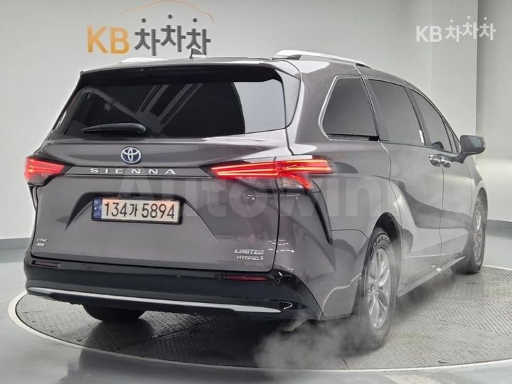 Toyota Sienna 2023 — 3