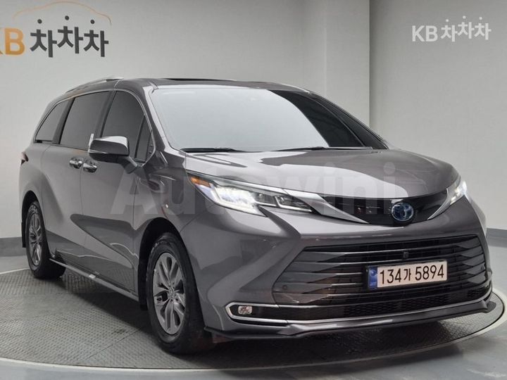 Toyota Sienna 2023 — 4