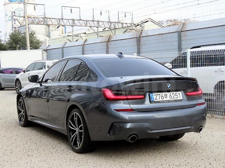 BMW 3 Series 2021 — 3