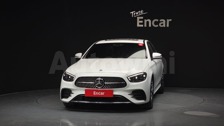 Mercedes-Benz E Class 2023 — 3