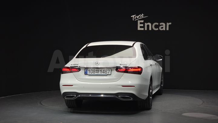 Mercedes-Benz E Class 2023 — 4