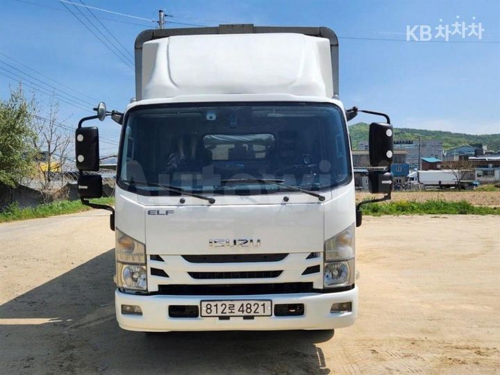 Isuzu Elf 2018 — 2