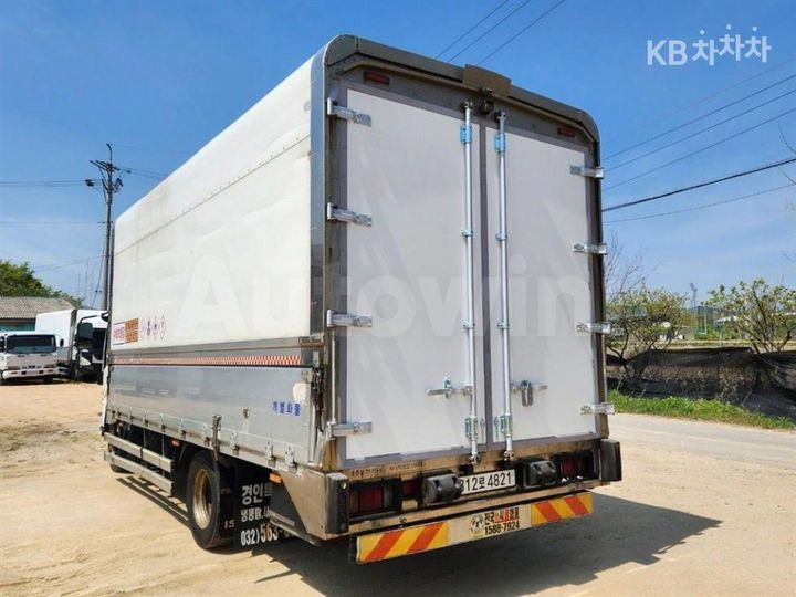 Isuzu Elf 2018 — 4