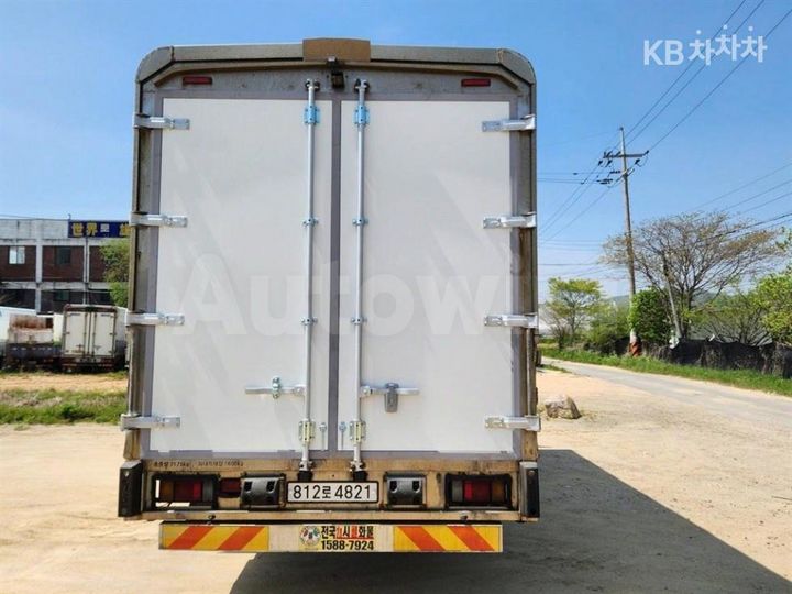 Isuzu Elf 2018 — 5