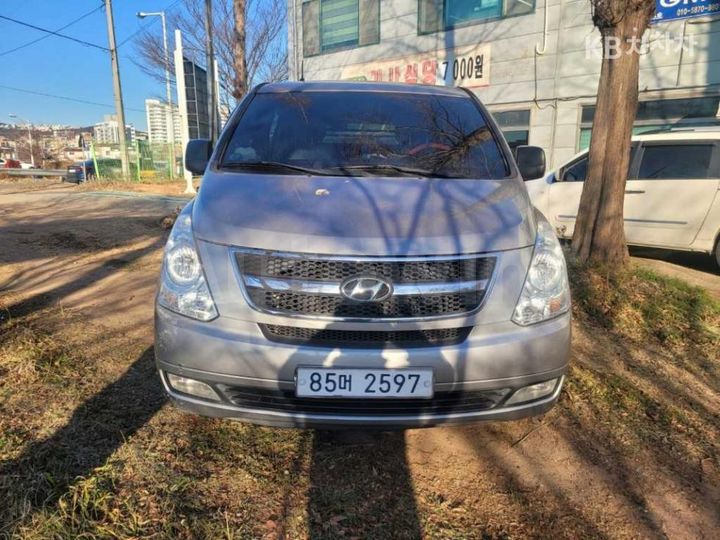 Hyundai Starex 2011 — 2