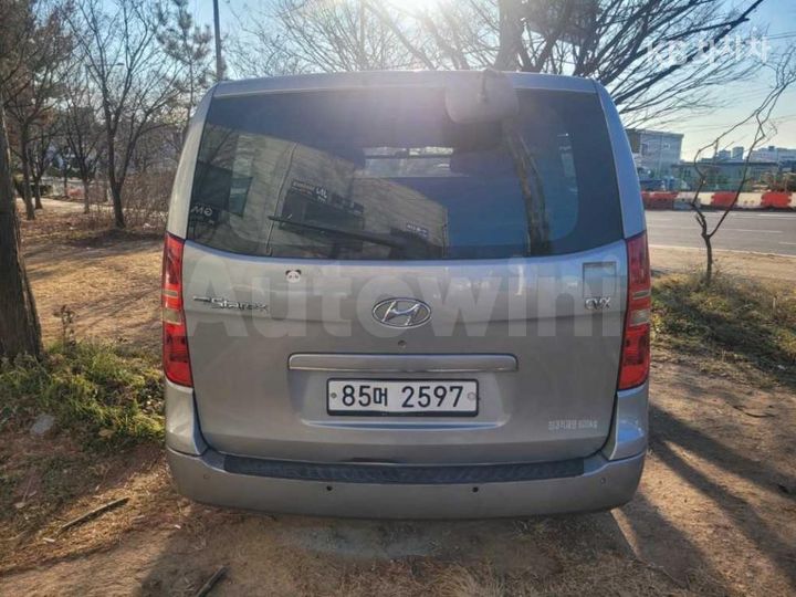 Hyundai Starex 2011 — 3