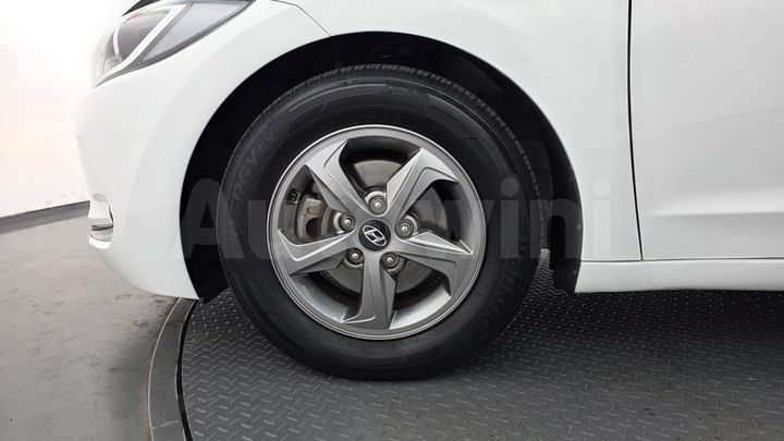 Hyundai Avante 2017 — 5
