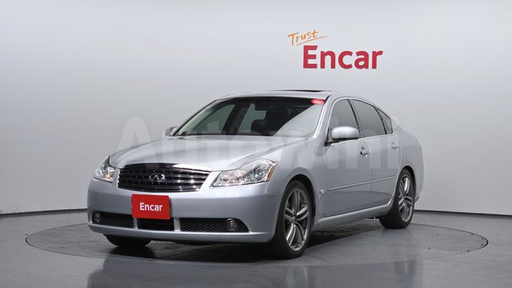 Infiniti M