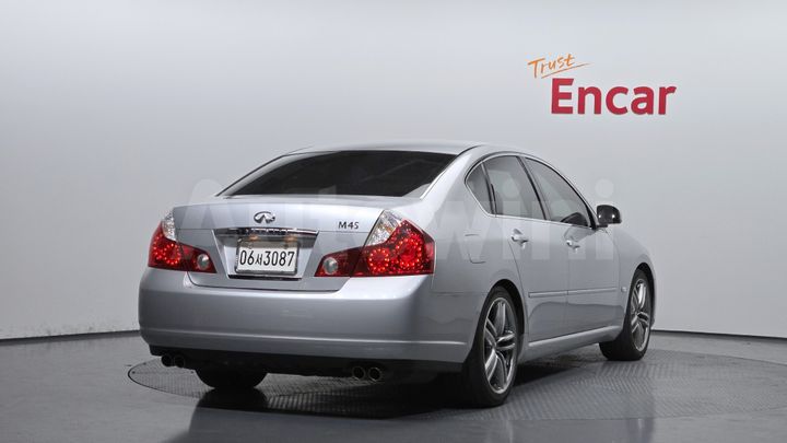 Infiniti M