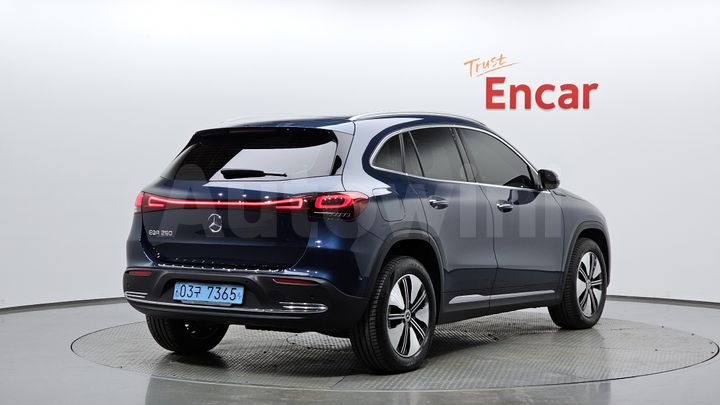 Mercedes Benz EQA