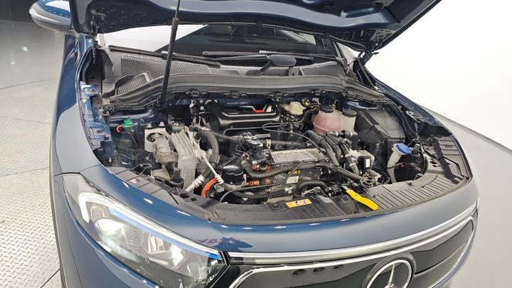 Mercedes Benz EQA