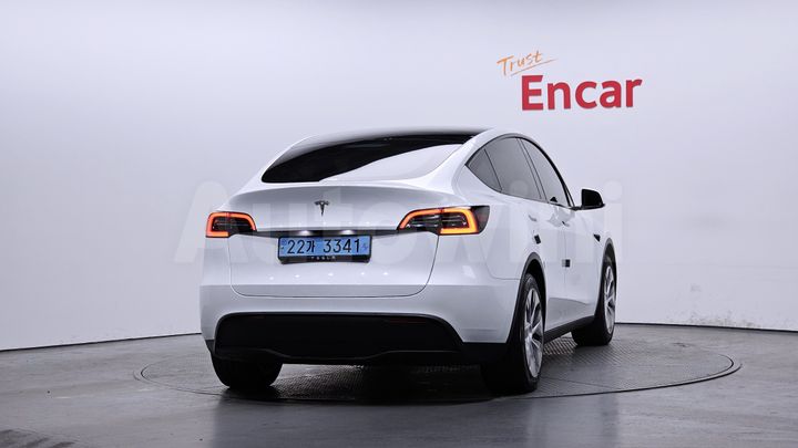 Tesla Model Y 2024 — 4