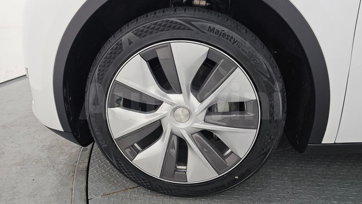 Tesla Model Y 2024 — 5