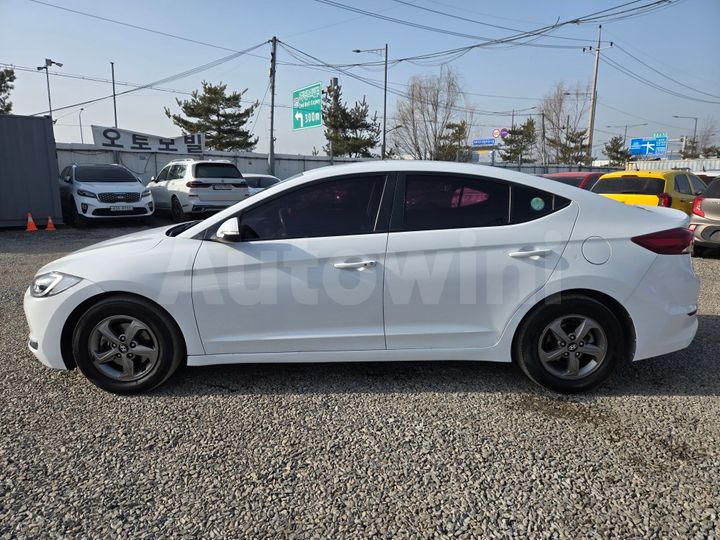 Hyundai Avante 2017 — 3