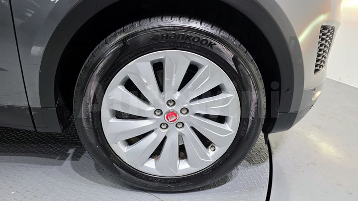 Jaguar E PACE