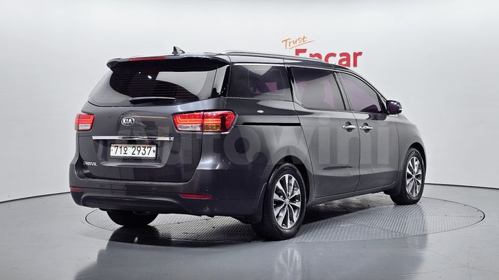 Kia Carnival 2017 — 2
