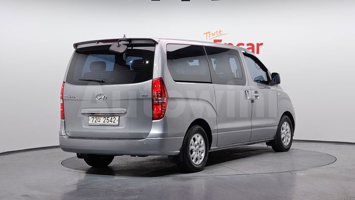 Hyundai Starex 2015 — 2