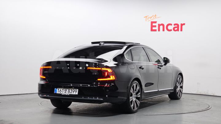 Volvo S90 2024 — 2