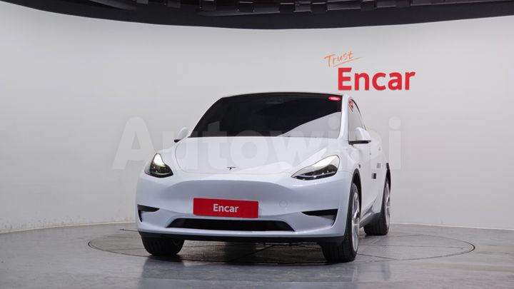 Tesla Model Y 2024 — 3