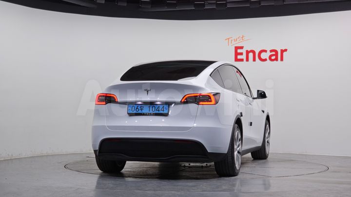 Tesla Model Y 2024 — 4