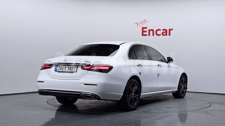 Mercedes-Benz E Class 2022 — 2