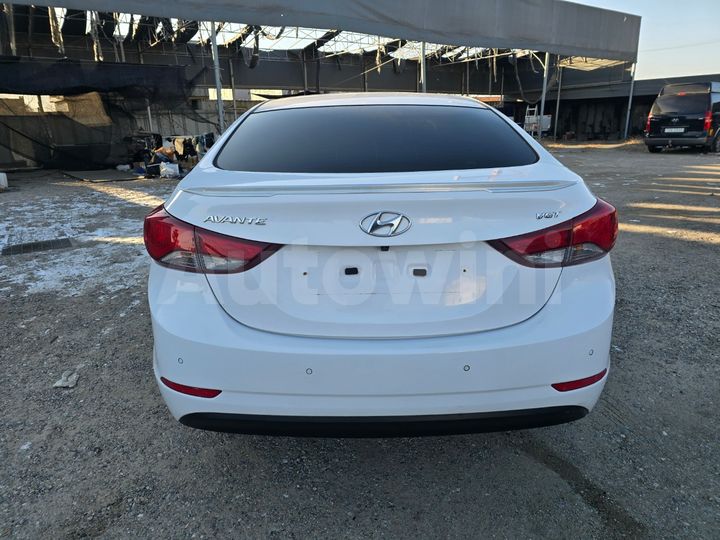 Hyundai Avante 2015 — 5