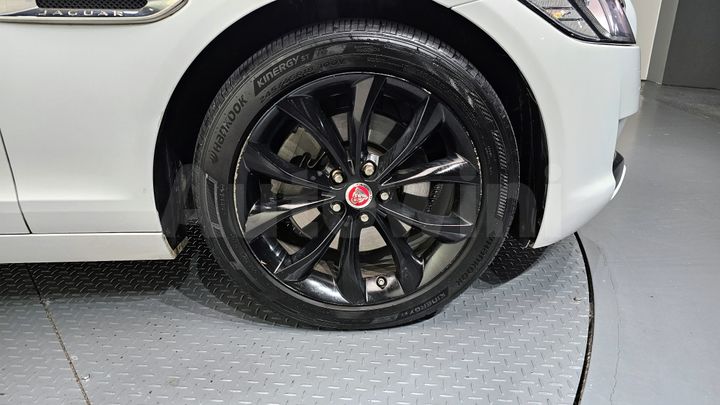 Jaguar XF 2018 — 5