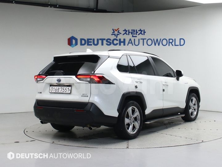 Toyota RAV4 2021 — 2