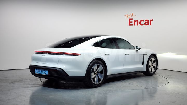 Porsche Taycan 2023 — 2