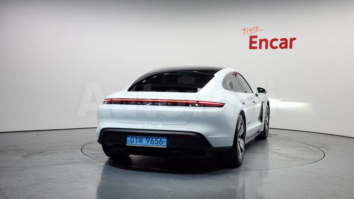 Porsche Taycan 2023 — 4