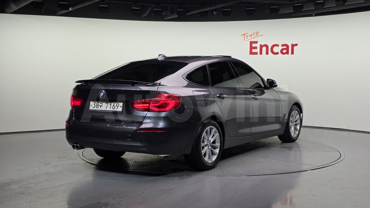 BMW 3 Series 2018 — 2