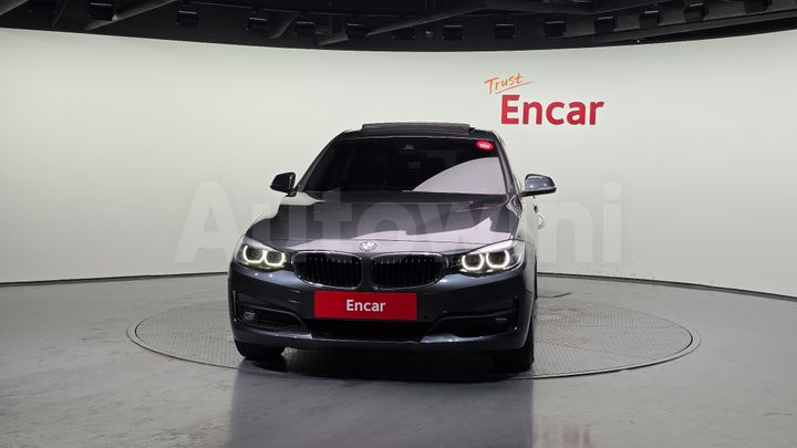 BMW 3 Series 2018 — 3