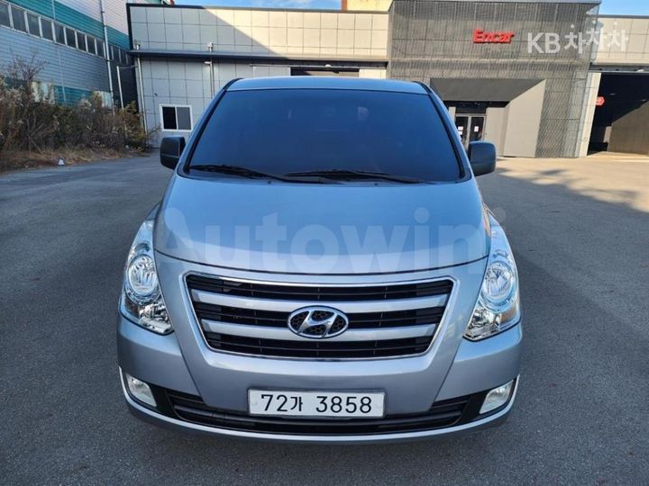 Hyundai Starex 2017 — 2