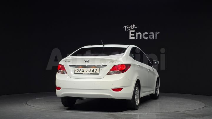 Hyundai Accent 2011 — 4
