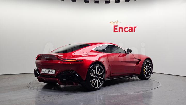 Aston Martin Vantage