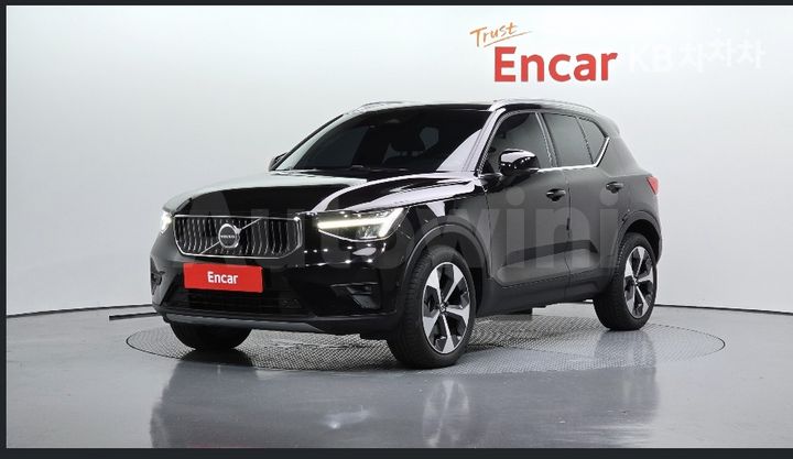 Volvo XC40 2023 — 2