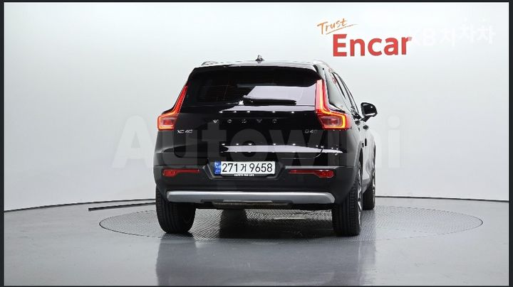 Volvo XC40 2023 — 3
