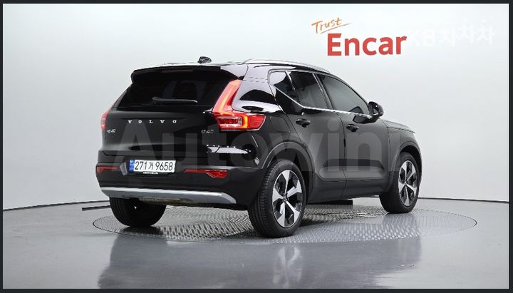 Volvo XC40 2023 — 4