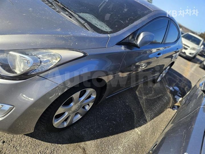 Hyundai Avante 2011 — 2