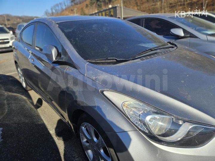 Hyundai Avante 2011 — 3