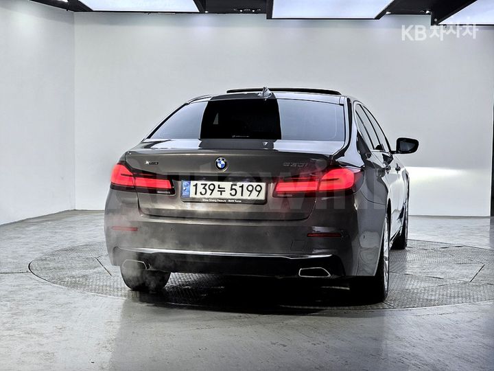 BMW 5 Series 2021 — 3