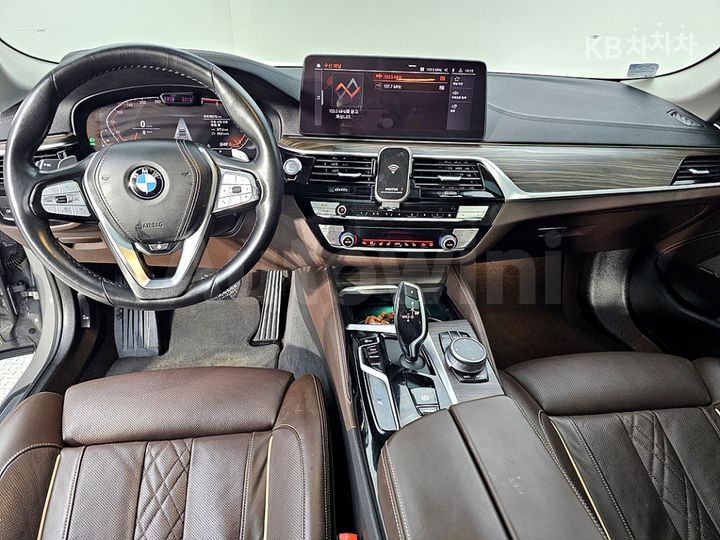 BMW 5 Series 2021 — 5