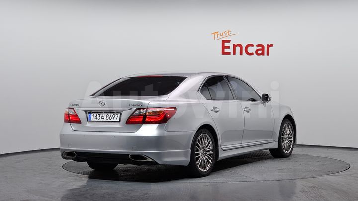 Lexus LS 2011 — 2