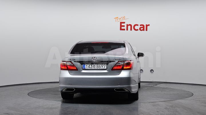 Lexus LS 2011 — 4