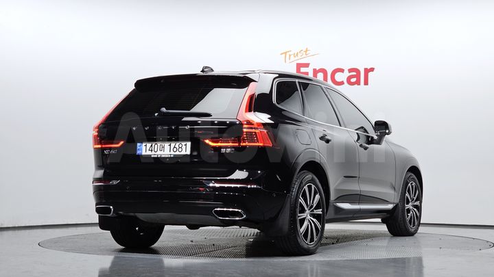 Volvo XC60 2021 — 2