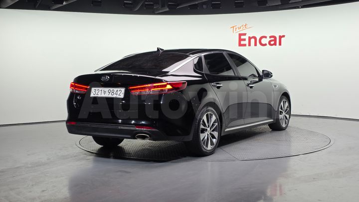 Kia K5 2017 — 2