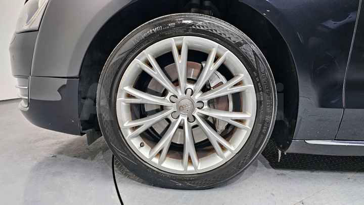 Audi A8 2011 — 5