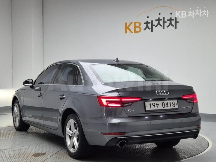 Audi A4 2016 — 2